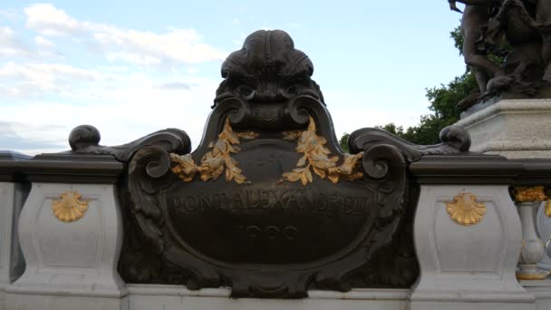 Uzavření Značky Pont Alexandre Iii — Stock video