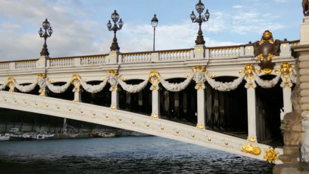 Zlaté Ozdoby Pont Alexandre Iii — Stock video
