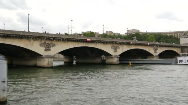 Industrieboote Unter Der Pont Iena — Stockvideo