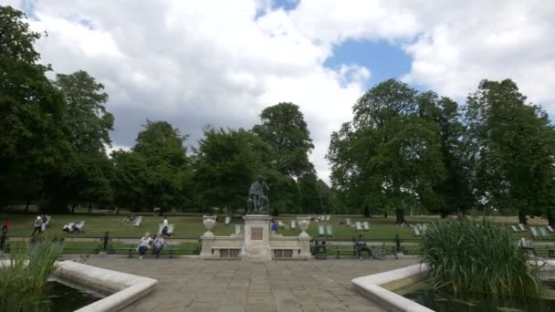 Statue Edward Jenner Dans Les Jardins Italiens — Video