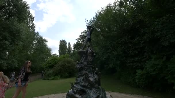 Beeldhouwkunst Hyde Park — Stockvideo