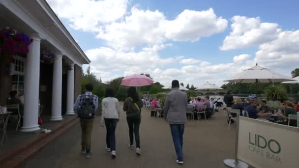 Touristes Relaxant Dans Restaurant Plein Air Hyde Park — Video