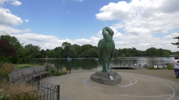 Άγαλμα Πουλιών Στο Hyde Park Λονδίνο — Αρχείο Βίντεο