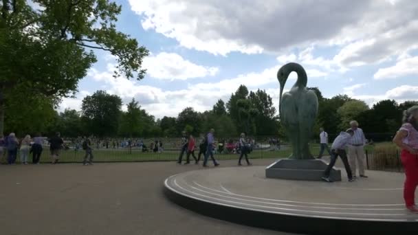 Vogelstandbeeld Hyde Park — Stockvideo