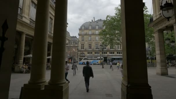 Homme Sortant Couloir Sombre Place Colette — Video