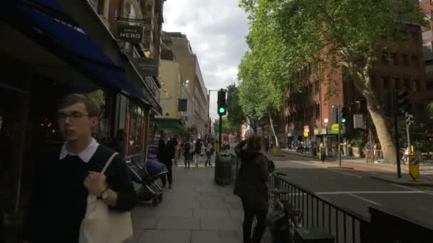 Gente Caminando Por Charing Cross Road — Vídeo de stock