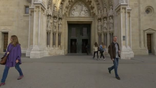 Der Eingang Zur Zagreber Kathedrale — Stockvideo