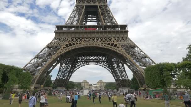 Inclinación Torre Eiffel — Vídeos de Stock