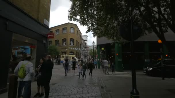 Πλήθος Μια Διασταύρωση Δρόμων Λονδίνο — Αρχείο Βίντεο