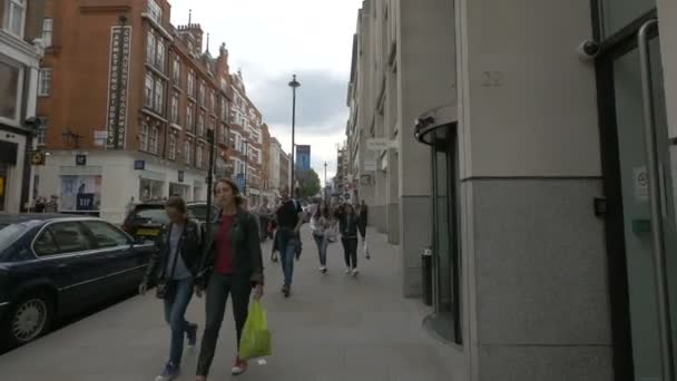 Spaziergang Auf Der Long Acre Street London — Stockvideo