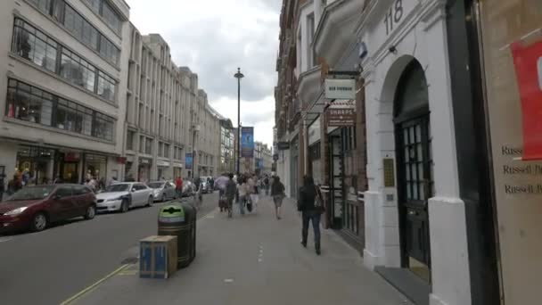 Les Gens Marchent Sur Rue Long Acre — Video