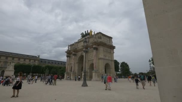 Jardin Des Tuileries Kapısında Kalabalık Var — Stok video