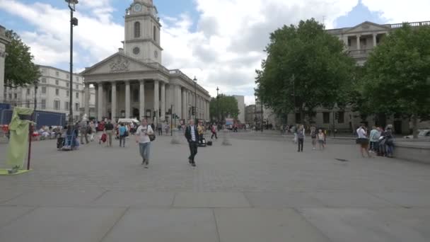 Hombre Actuando Trafalgar Square — Vídeos de Stock