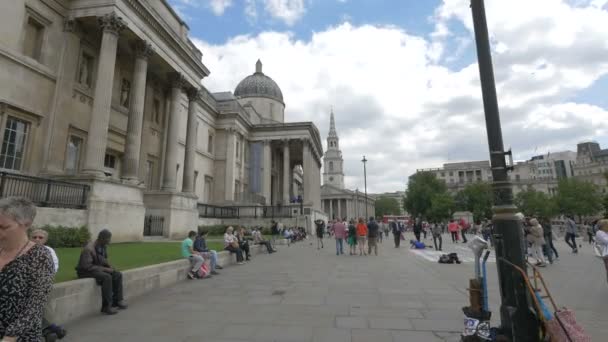 Turisti Piedi Lungo Galleria Nazionale — Video Stock