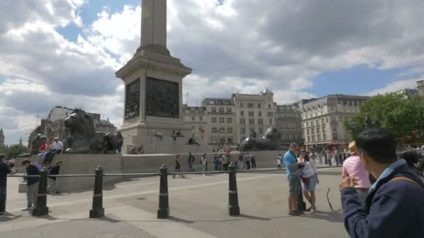 Turisti Trafalgar Square Londra — Video Stock