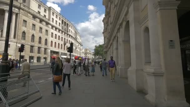 Gente Caminando Por Calle Strand — Vídeo de stock