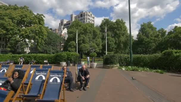 Relajarse Victoria Embankment Gardens — Vídeos de Stock