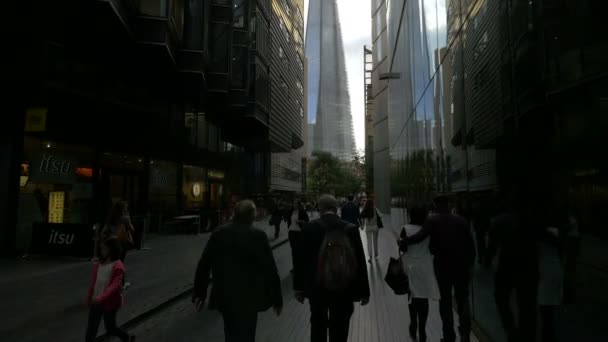 Caminhando Mais London Riverside — Vídeo de Stock