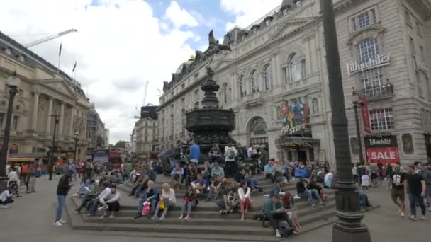 Turistas Alrededor Fuente Shaftesbury Memorial — Vídeos de Stock