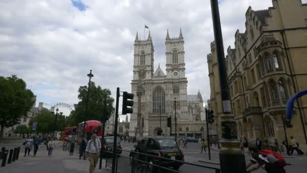 Westminster Abbey Londra Yakınlarındaki Trafik — Stok video