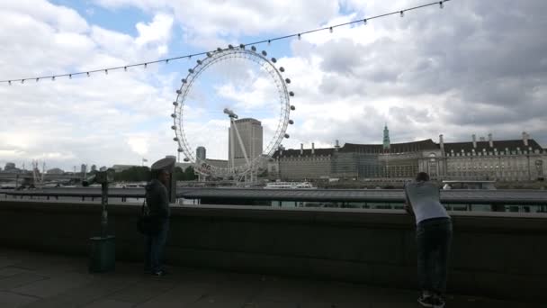 London Eye Visto Dall Altra Parte Del Fiume — Video Stock