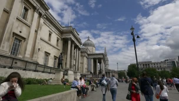 Nemzeti Galéria Mellett Sétáló Turisták — Stock videók