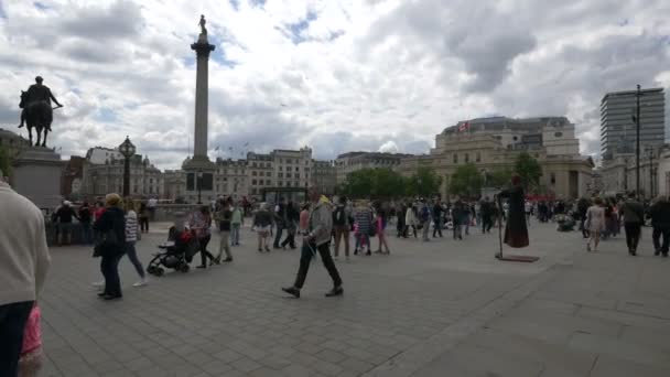 Turisták Sétálnak Trafalgar Téren — Stock videók