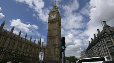 Big Ben 'in alçak açısı 