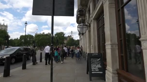 Gedränge Auf Der Bridge Street — Stockvideo