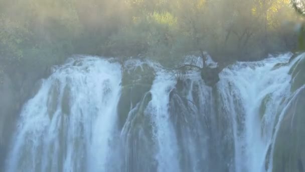 Kantel Uitzicht Kravice Waterval Gezien Door Mist — Stockvideo