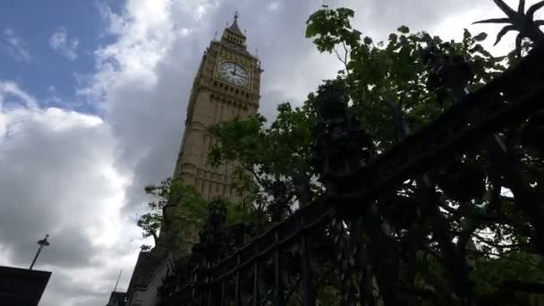 Niedriger Winkel Des Big Ben Turms — Stockvideo