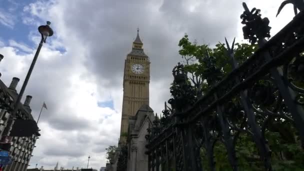 Låg Vinkel Big Ben Tornet — Stockvideo