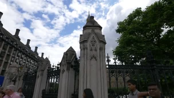 Big Ben Visto Desde Plaza Del Parlamento — Vídeo de stock