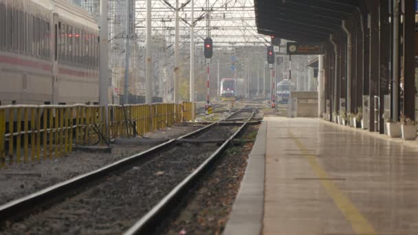 Una Plataforma Estación Tren — Vídeos de Stock