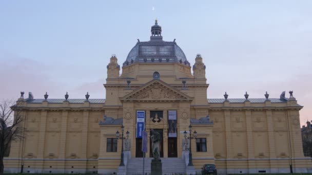 Art Pavilion Statue Zagreb — Stockvideo