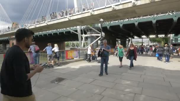 Folla Sulla Queen Walk Londra — Video Stock