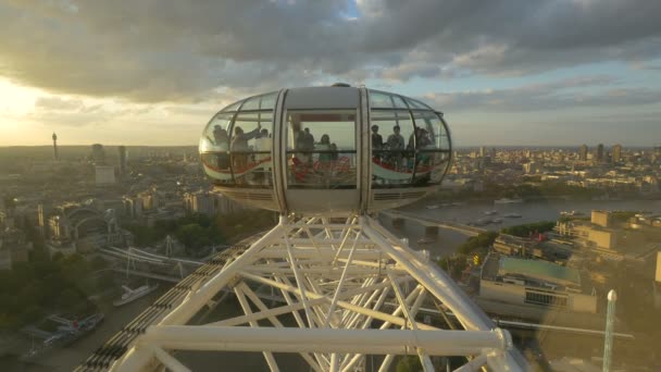 Touristen London Eye — Stockvideo