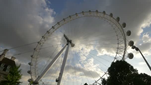 Angolo Basso Del Famoso London Eye — Video Stock