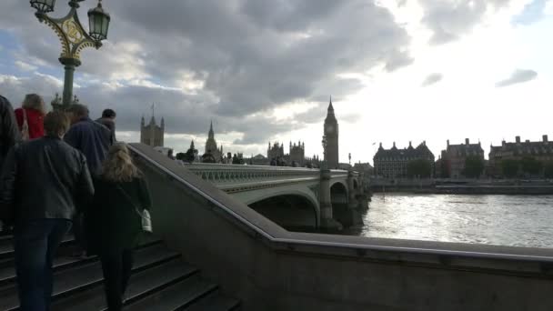 Thames Nehri Üzerindeki Westminster Köprüsü — Stok video