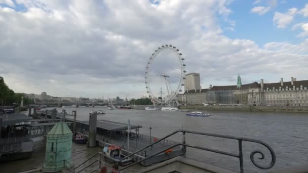 Famoso London Eye Visto Desde Otro Lado Del Río — Vídeos de Stock