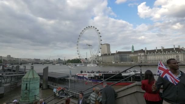 Das London Eye Von Der Anderen Flussseite Aus Gesehen — Stockvideo