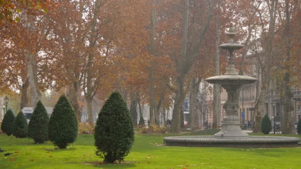 Zagreb Zrinjevac Kentindeki Parkta Bir Çeşme — Stok video