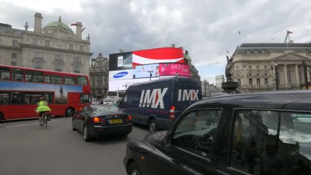 Verkeer Piccadilly Circus Londen — Stockvideo