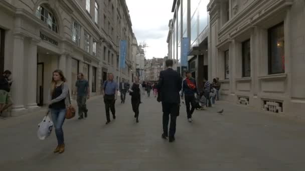 Gente Caminando Por Glasshouse Street — Vídeos de Stock