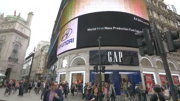 Реклама Piccadilly Circus Лондон — стоковое видео