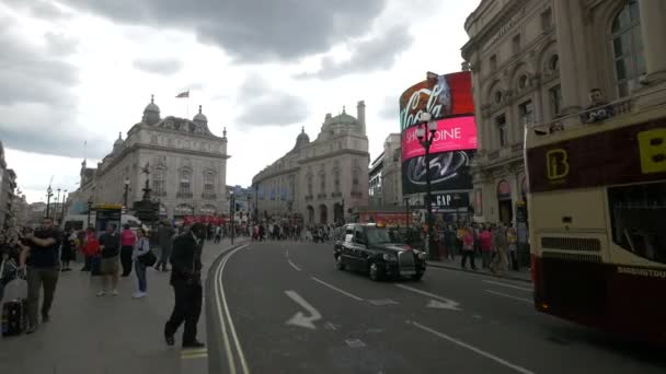 Πλήθος Στο Τσίρκο Piccadilly Λονδίνο — Αρχείο Βίντεο