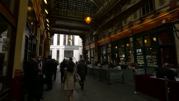 Menschen Entspannen Sich Auf Dem Leadenhall Market — Stockvideo