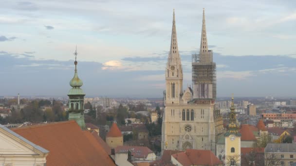 Panorama Cidade Com Torres Catedral — Vídeo de Stock
