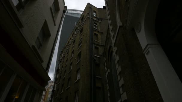 Lovat Lane Deki Binaların Alçak Açısı — Stok video