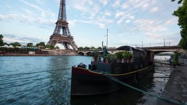Dag Tot Nacht Tijdapsis Van Eiffeltoren Seine — Stockvideo